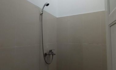 DIJUAL RUMAH ATAU TEMPAT USAHA 2 LANTAI TEPI JALAN  DI MAGUWOHARJO