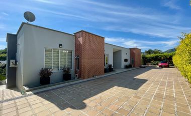 Maravilloso casa campestre en las margaritas condominio campestre.Cerritos.Pereira-Colombia