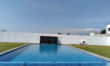 CASA EN VENTA CON ROOG GARDEN Y ALBERCA EN YECAPIXTLA