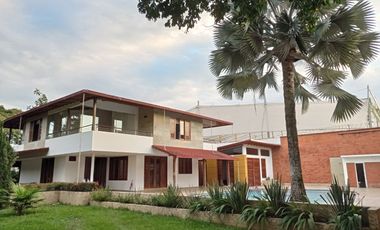 ESPACIOSA CASA DE DESCANSO, INDEPENDIENTE,  SECTOR CASCAJAL - SUR CALI