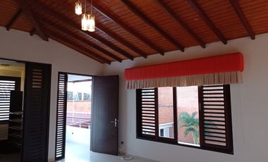 ESPACIOSA CASA DE DESCANSO, INDEPENDIENTE,  SECTOR CASCAJAL - SUR CALI