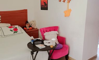 JURIQUILLA, CASA EN CONDOMINIO CON LA MEJOR UBICACIÓN.  3 RECÁMARAS, ESTUDIO, 2.5 BAÑOS, JARDÍN, 2/3 AUTOS, BODEGA.