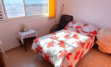 JURIQUILLA, CASA EN CONDOMINIO CON LA MEJOR UBICACIÓN.  3 RECÁMARAS, ESTUDIO, 2.5 BAÑOS, JARDÍN, 2/3 AUTOS, BODEGA.