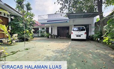 Dijual Rumah Halaman Luas Dekat Jalan Raya di Ciracas, Jakarta Timur