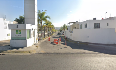 ¡¡¡REMATE!!! ¡¡HERMOSA Y AMPLIA CASA EN UNA DE LAS MEJORES ZONAS DE LA CIUDAD DE JALISCO!!