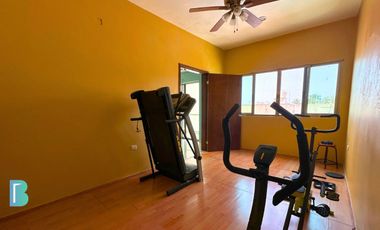 Casa estilo californiano de 2 plantas en fraccionamiento exclusivo