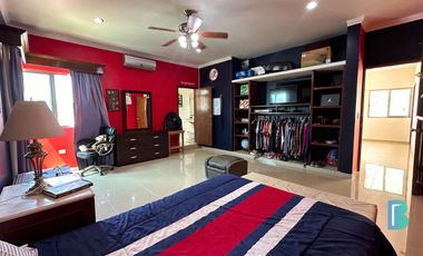 Casa estilo californiano de 2 plantas en fraccionamiento exclusivo