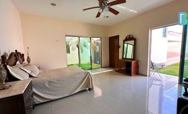 Casa estilo californiano de 2 plantas en fraccionamiento exclusivo
