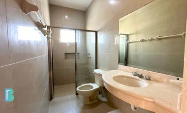 Casa estilo californiano de 2 plantas en fraccionamiento exclusivo