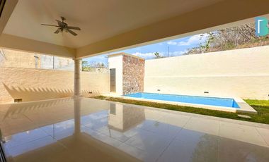 Casa estilo californiano de 2 plantas en fraccionamiento exclusivo