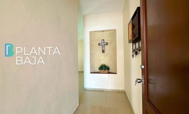 Casa estilo californiano de 2 plantas en fraccionamiento exclusivo