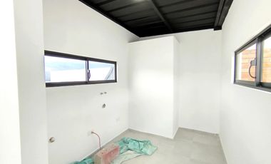 SE VENDE EN PREVENTA CASAS A ESTRENAR DE 3 HABITACIONES, SUR DE LOJA, CREDITO VIP, PRECIO DE OPORTUNIDAD