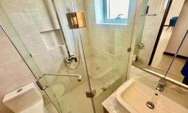 Best Value! Penthouse corner unit, fully-furnished, move-in ready with a fantastic view of Laguna Lake