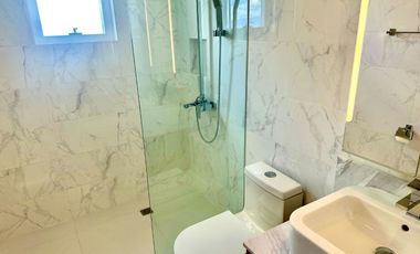 Best Value! Penthouse corner unit, fully-furnished, move-in ready with a fantastic view of Laguna Lake