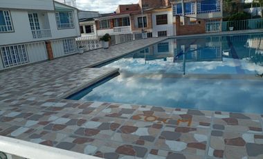 VENDO APARTAMENTO CON PARQUEADERO Y DEPOSITO