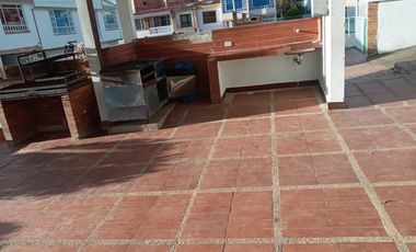 VENDO APARTAMENTO CON PARQUEADERO Y DEPOSITO