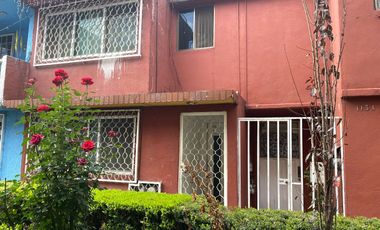 Casa de tres recámaras en condominio Culhuacán CTM Sección VII Coyoacán