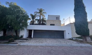 CASA EN RENTA EN CUMBRES DEL CAMPESTRE