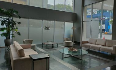 Suite amueblada de alquiler el Edificio Quo, 1 parqueo, sector Mall del Sol