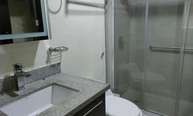 Suite amueblada de alquiler el Edificio Quo, 1 parqueo, sector Mall del Sol
