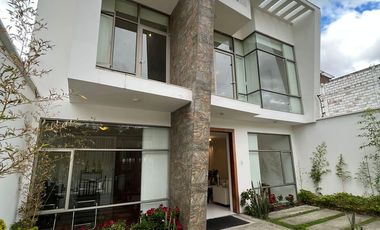 Casa en venta de lujo cerca a Solca