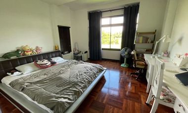 Gorgeous 5 bedroom pool villa for sale in Green Valley