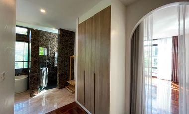 Gorgeous 5 bedroom pool villa for sale in Green Valley