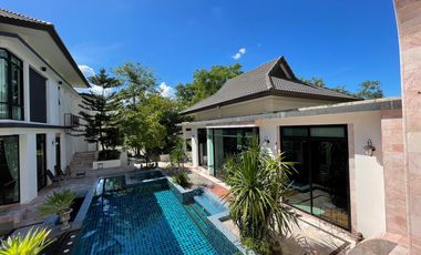 Gorgeous 5 bedroom pool villa for sale in Green Valley