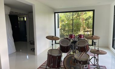 Gorgeous 5 bedroom pool villa for sale in Green Valley