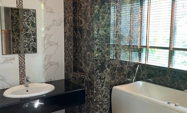 Gorgeous 5 bedroom pool villa for sale in Green Valley