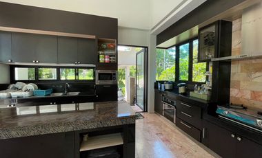 Gorgeous 5 bedroom pool villa for sale in Green Valley