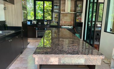 Gorgeous 5 bedroom pool villa for sale in Green Valley