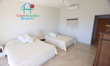 Casa en renta vacacional con alberca privada y vista al mar. 10 personas