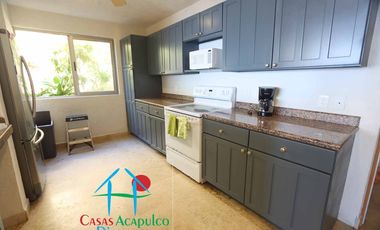 Casa en renta vacacional con alberca privada y vista al mar. 10 personas