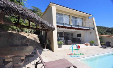 Casa en renta vacacional con alberca privada y vista al mar. 10 personas
