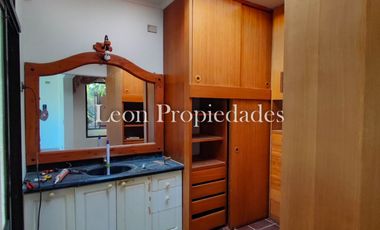 León Propiedades vende gran casa en Sector Los Naranjos, Curacaví.