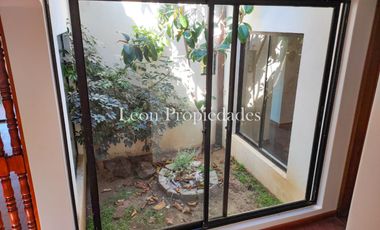 León Propiedades vende gran casa en Sector Los Naranjos, Curacaví.