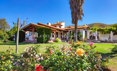 León Propiedades vende gran casa en Sector Los Naranjos, Curacaví.