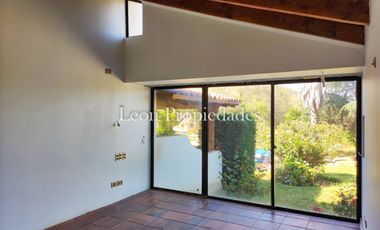 León Propiedades vende gran casa en Sector Los Naranjos, Curacaví.