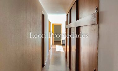 León Propiedades vende gran casa en Sector Los Naranjos, Curacaví.