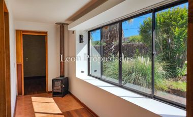 León Propiedades vende gran casa en Sector Los Naranjos, Curacaví.