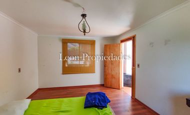 León Propiedades vende gran casa en Sector Los Naranjos, Curacaví.