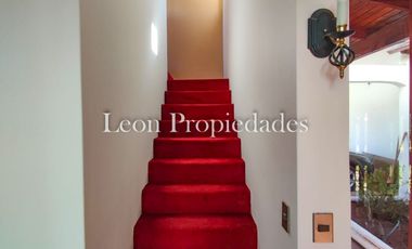 León Propiedades vende gran casa en Sector Los Naranjos, Curacaví.
