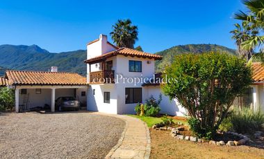 León Propiedades vende gran casa en Sector Los Naranjos, Curacaví.