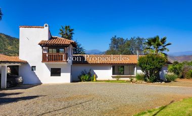León Propiedades vende gran casa en Sector Los Naranjos, Curacaví.