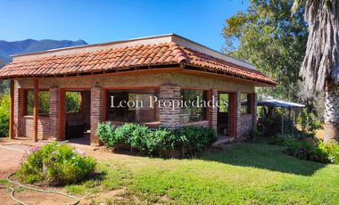 León Propiedades vende gran casa en Sector Los Naranjos, Curacaví.