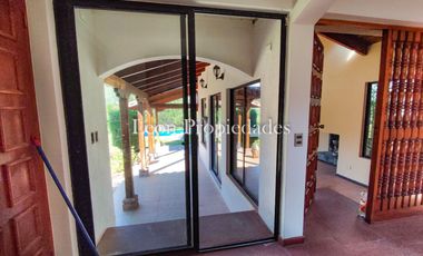 León Propiedades vende gran casa en Sector Los Naranjos, Curacaví.