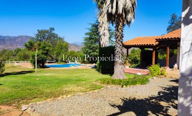 León Propiedades vende gran casa en Sector Los Naranjos, Curacaví.