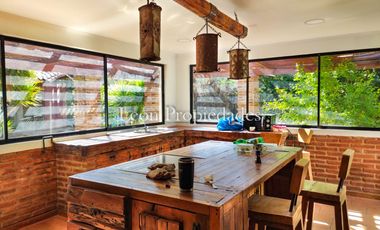 León Propiedades vende gran casa en Sector Los Naranjos, Curacaví.