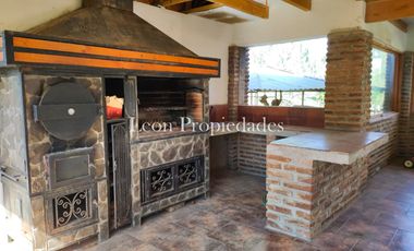 León Propiedades vende gran casa en Sector Los Naranjos, Curacaví.